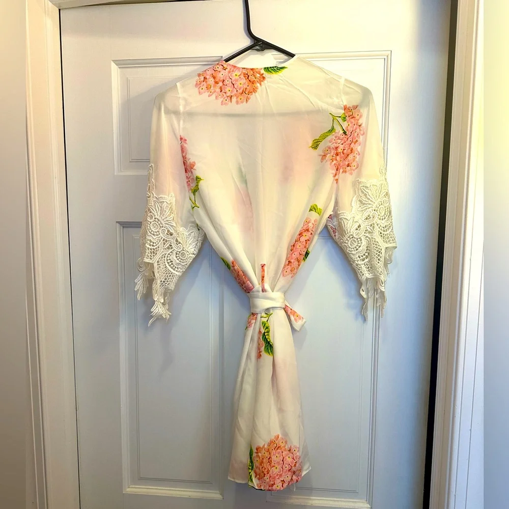 Stone Cold Fox Robe Bloom Print O/S - Picture 2 of 6